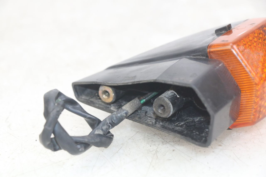 photo de INTERMITENTE TRASERO IZQUIERDO HONDA CBR F SC25 1000 (1989 - 1992) - Otra perspectiva