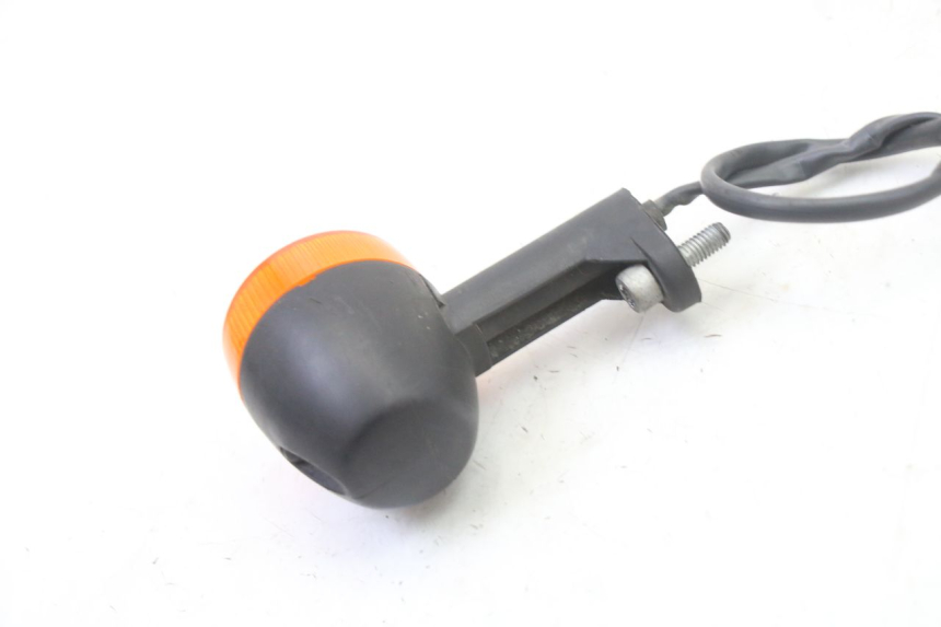 photo de TRASERO IZQUIERDO INTERMITENTE APRILIA CLASSIC 125 (1995 - 2001) - Primer plano técnico