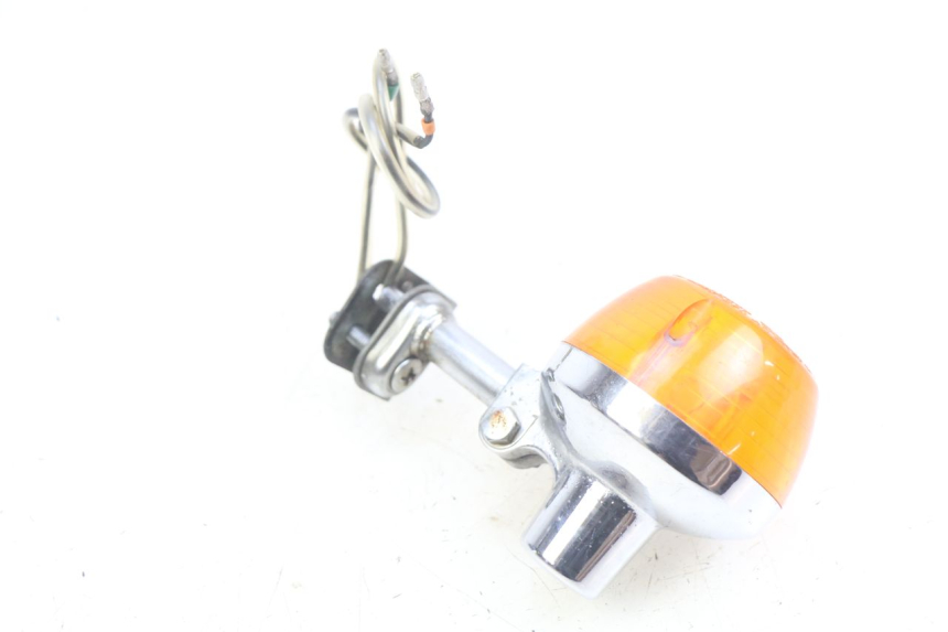 photo de INTERMITENTE TRASERO IZQUIERDO HONDA CM 125 (1983 - 2003) - Primer plano técnico