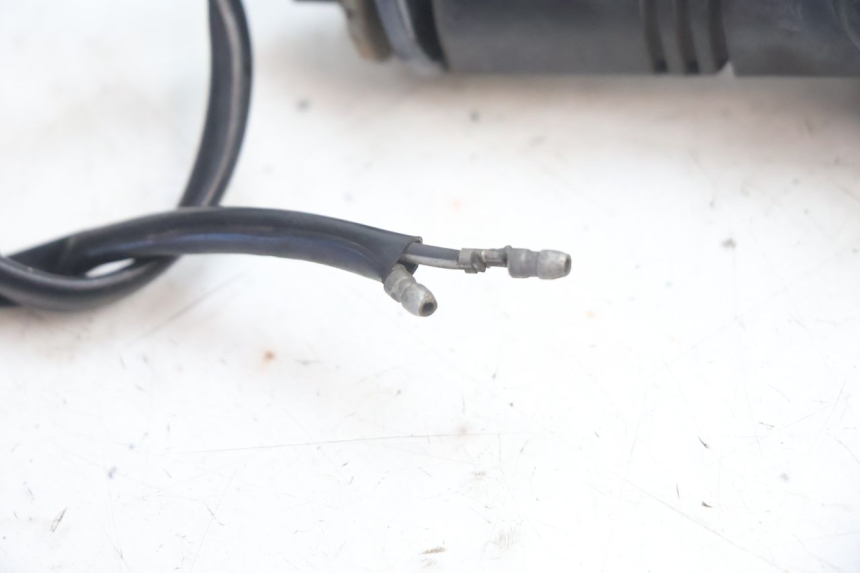 photo de TRASERO IZQUIERDO INTERMITENTE SUZUKI DR S 600 (1985 - 1989) - Detalles de los puntos de fijación