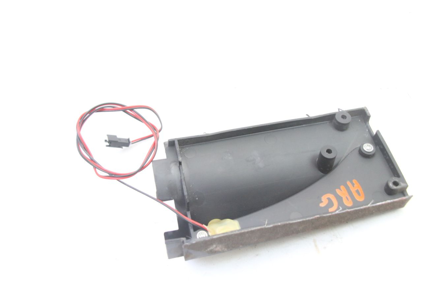 photo de TRASERO IZQUIERDO INTERMITENTE URBANGLIDE E-CROSS PRO 1 - Primer plano técnico