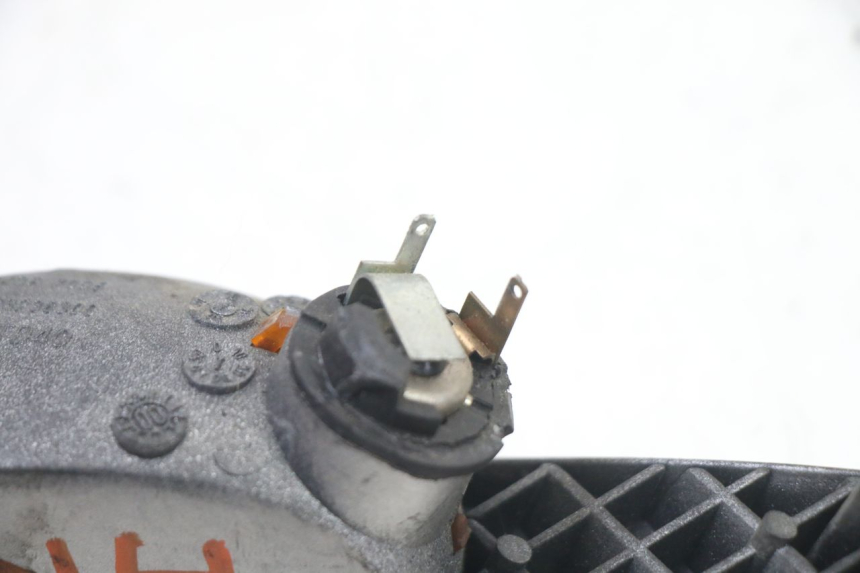 photo de TRASERO IZQUIERDO INTERMITENTE PEUGEOT ELYSEO 125 (1999 - 2004) - Estado de la superficie y material