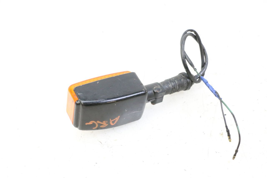 photo de TRASERO IZQUIERDO INTERMITENTE YAMAHA FJ 36Y 1100 (1984 - 1985) - Primer plano técnico