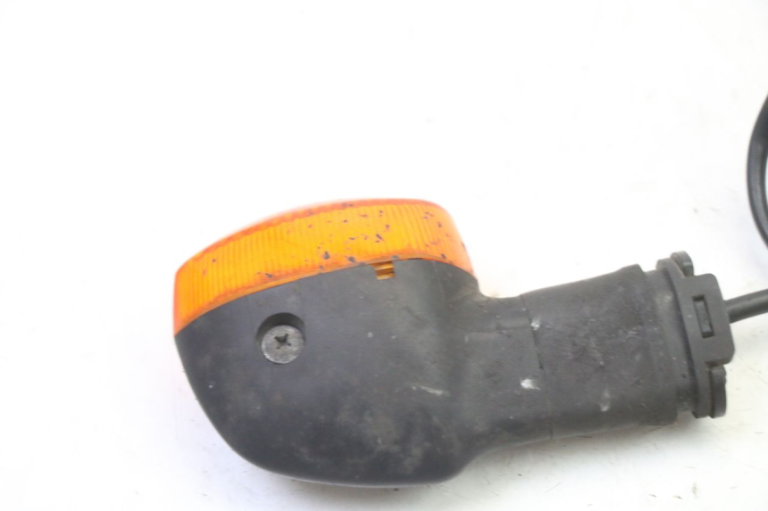 photo de TRASERO IZQUIERDO INTERMITENTE YAMAHA FZ6 FAZER S2 600 (2007 - 2011) - Primer plano técnico