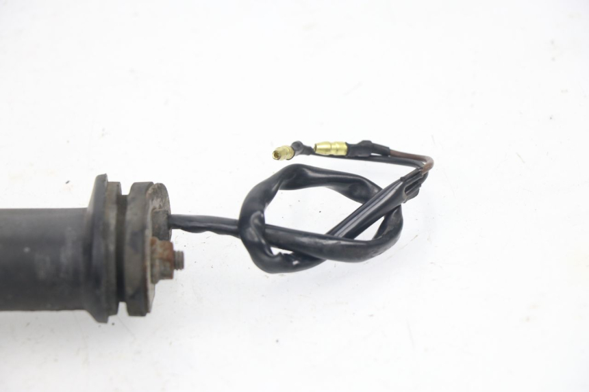 photo de TRASERO IZQUIERDO INTERMITENTE YAMAHA FZS FAZER 600 (1998 - 2001) - Primer plano técnico