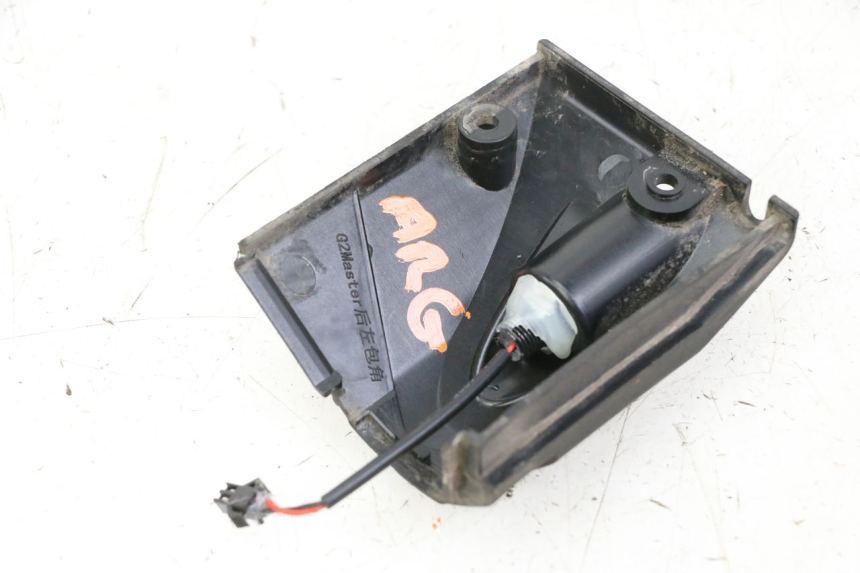 photo de TRASERO IZQUIERDO INTERMITENTE KUKIRIN G2 MASTER 1 - Primer plano técnico