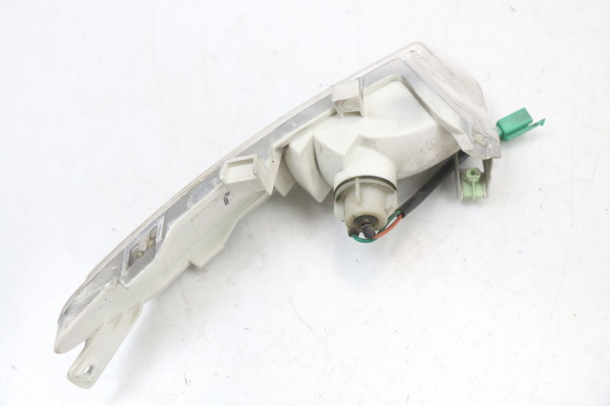 photo de TRASERO IZQUIERDO INTERMITENTE PEUGEOT GEOPOLIS RS 125 (2007 - 2009) - Primer plano técnico