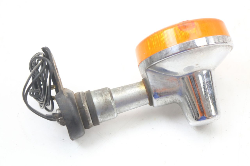 photo de TRASERO IZQUIERDO INTERMITENTE SUZUKI GN 125 (1997 - 2000) - Otra perspectiva