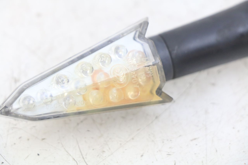 photo de INTERMITENTE TRASERO IZQUIERDO NECO GPX 4T 50 (2018 - 2022) - Primer plano técnico