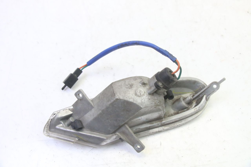 photo de TRASERO IZQUIERDO INTERMITENTE KYMCO GRAND DINK 125 (2008 - 2014) - Primer plano técnico