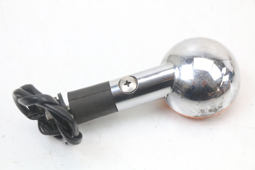 photo de TRASERO IZQUIERDO INTERMITENTE SUZUKI GZ MARAUDER 125 (1998 - 2004) - Primer plano técnico