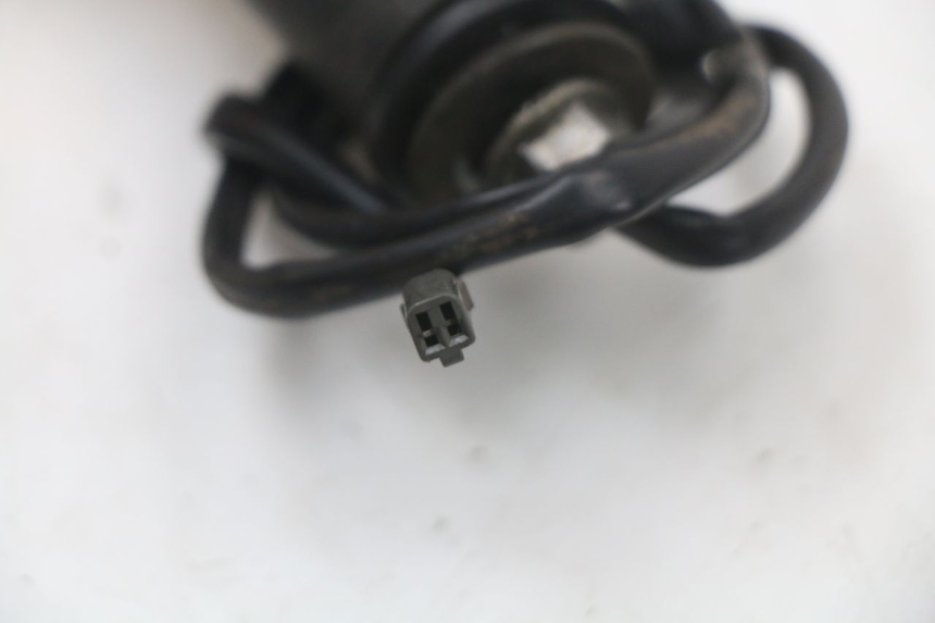 photo de TRASERO IZQUIERDO INTERMITENTE SUZUKI GZ MARAUDER 125 (1998 - 2004) - Detalles de los puntos de fijación