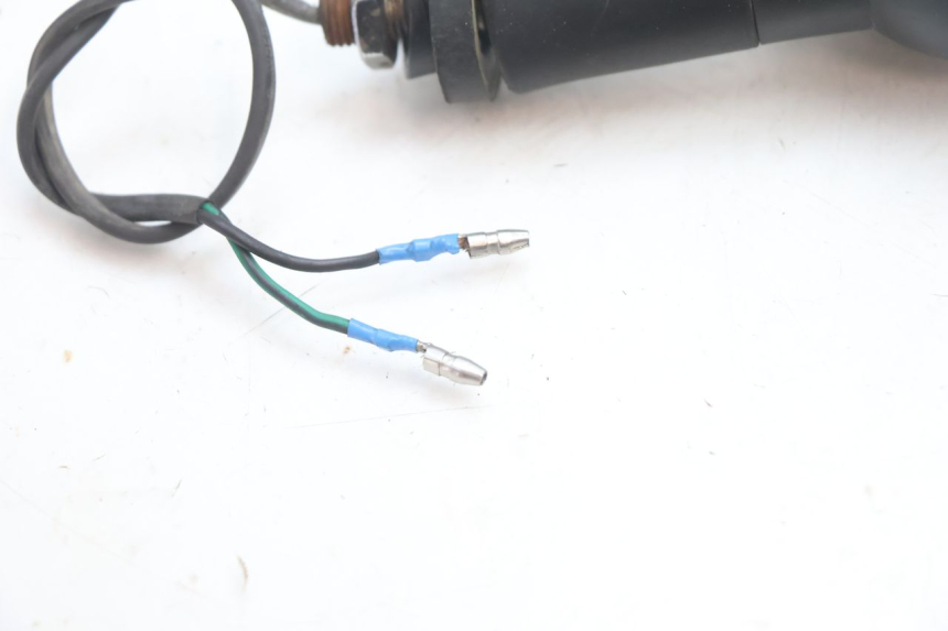 photo de TRASERO IZQUIERDO INTERMITENTE KEEWAY HURRICANE 50 (2006 - 2019) - Primer plano técnico