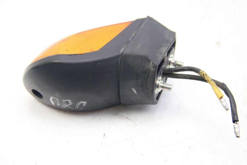 photo de INTERMITENTE TRASERO IZQUIERDO YAMAHA HW XENTER 125 (2011 - 2017) - Primer plano técnico