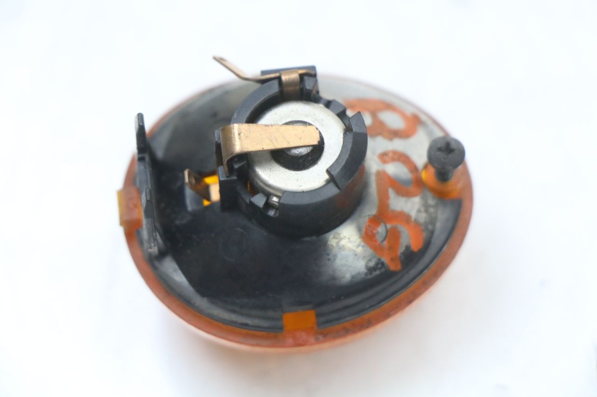 photo de TRASERO IZQUIERDO INTERMITENTE RENAULT KOURANOS 125 (2001 - 2004) - Primer plano técnico