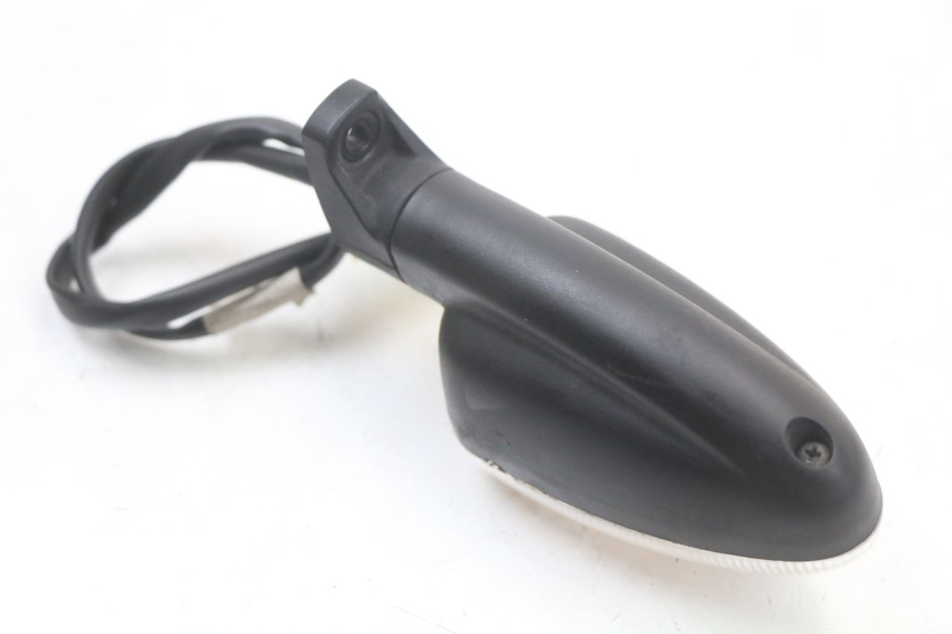 photo de TRASERO IZQUIERDO INTERMITENTE MOTO GUZZI NORGE 8V GT 1200 (2011 - 2016) - Primer plano técnico