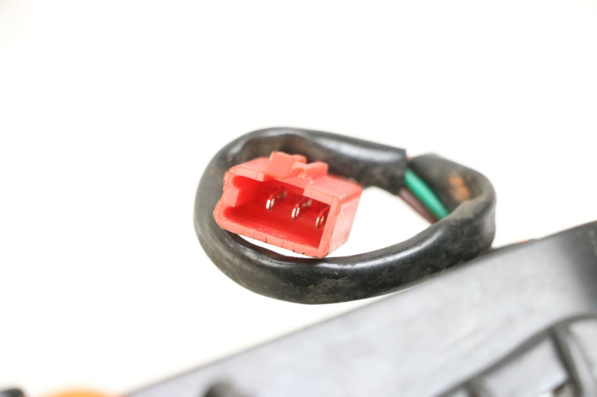 photo de TRASERO IZQUIERDO INTERMITENTE JM MOTORS OLDIES GT 4T 50 (2018 - 2025) - Zoom estado de uso