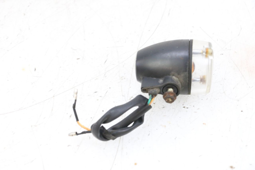 photo de TRASERO IZQUIERDO INTERMITENTE SYM ORBIT 2 50 (2008 - 2014) - Primer plano técnico