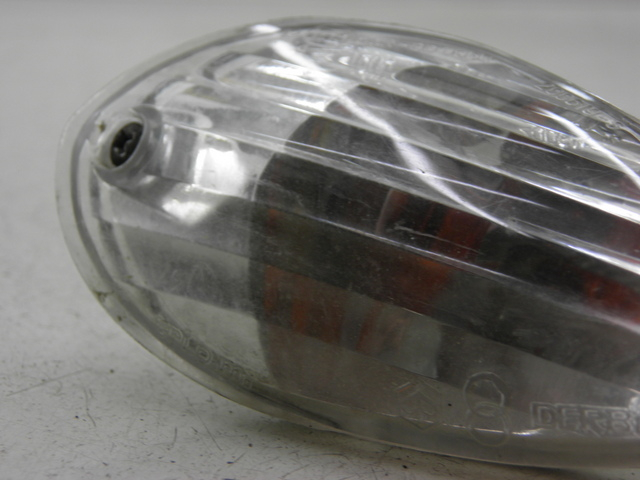 photo de TRASERO IZQUIERDO INTERMITENTE PIAGGIO LIBERTY 2T 50 (2004 - 2008) - Primer plano técnico