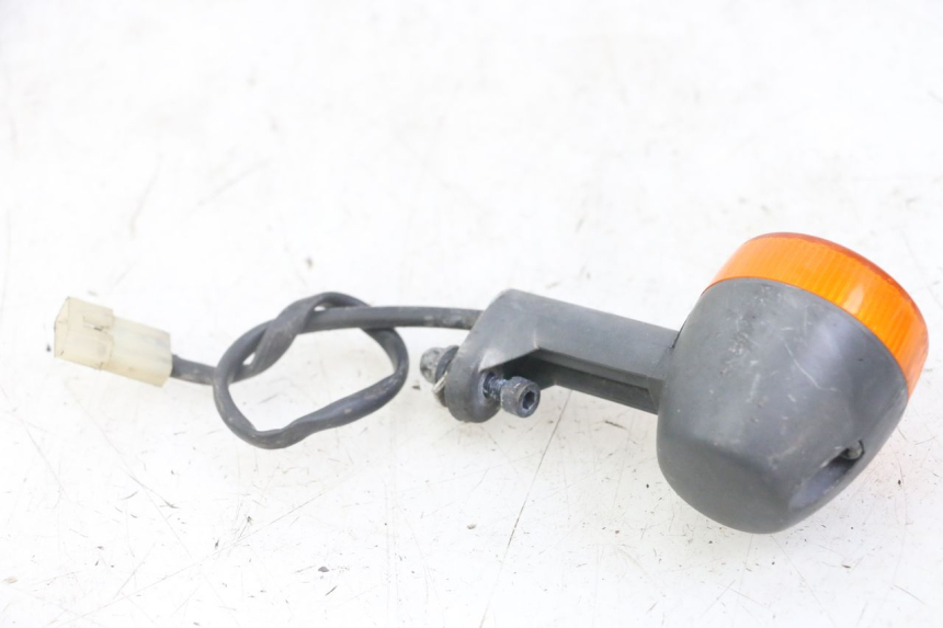 photo de TRASERO IZQUIERDO INTERMITENTE APRILIA RALLY AC 50 (1995 - 2004) - Primer plano técnico