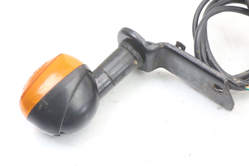 photo de TRASERO IZQUIERDO INTERMITENTE REGAL RAPTOR SPYDER 125 (2010 - 2018) - Primer plano técnico