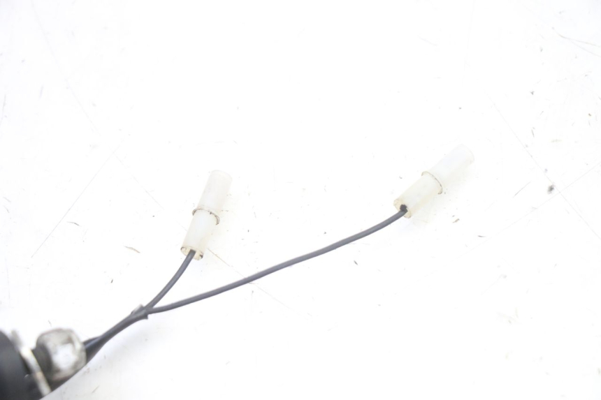 photo de TRASERO IZQUIERDO INTERMITENTE GILERA RUNNER SP 50 (2006 - 2008) - Primer plano técnico