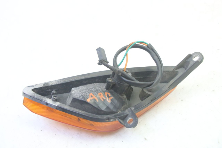 photo de TRASERO IZQUIERDO INTERMITENTE DAELIM S1 125 (2007 - 2016) - Primer plano técnico