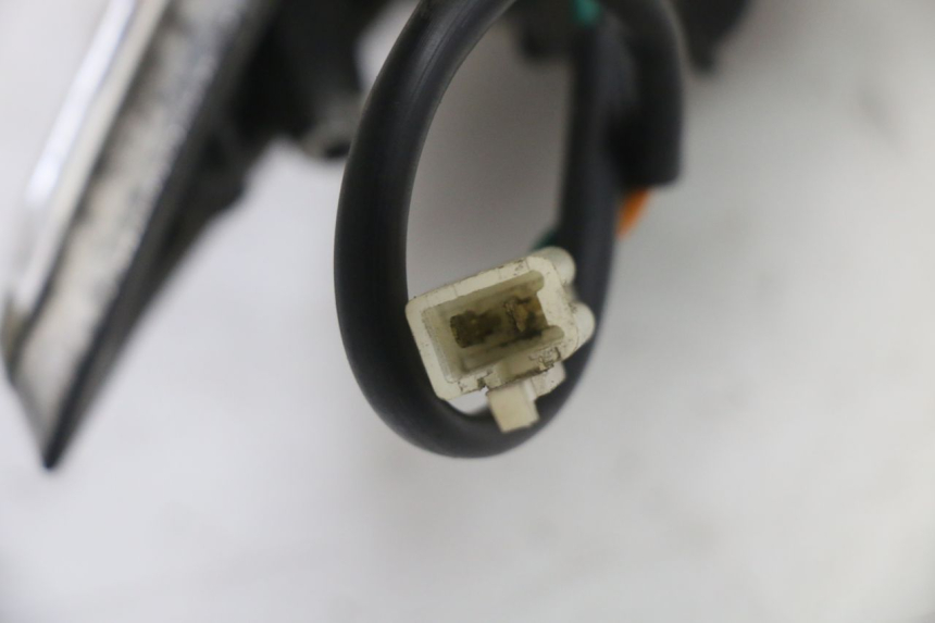 photo de INTERMITENTE TRASERO IZQUIERDO SYM FIDDLE 3 III 125 (2014 - 2020) - Detalles de los puntos de fijación