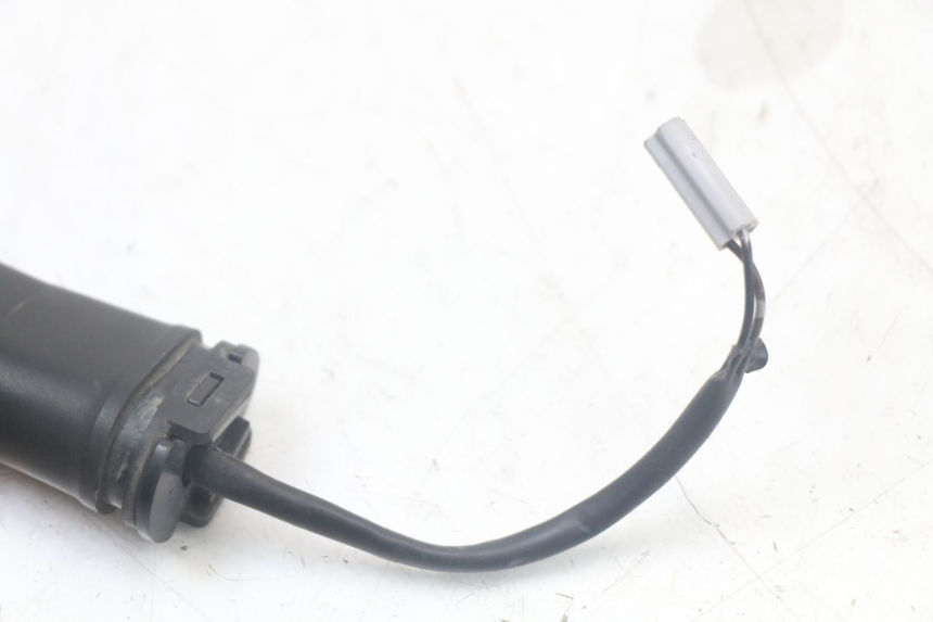 photo de INTERMITENTE TRASERO IZQUIERDO YAMAHA TDM ABS 900 (2002 - 2014) - Primer plano técnico