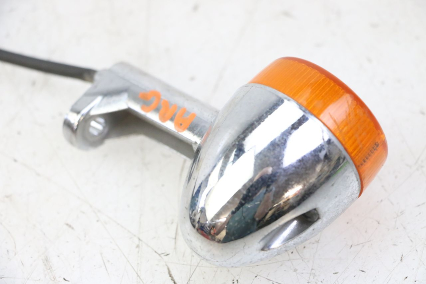 photo de TRASERO IZQUIERDO INTERMITENTE YAMAHA WHY 50 (1998 - 2000) - Detalles de los puntos de fijación