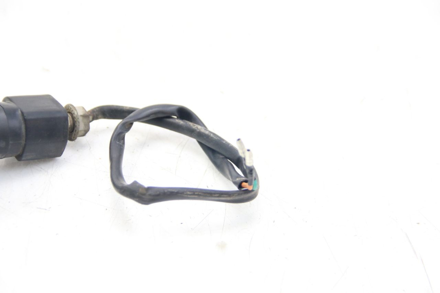 photo de INTERMITENTE TRASERO IZQUIERDO SYM WOLF SB 125 (2011 - 2018) - Primer plano técnico