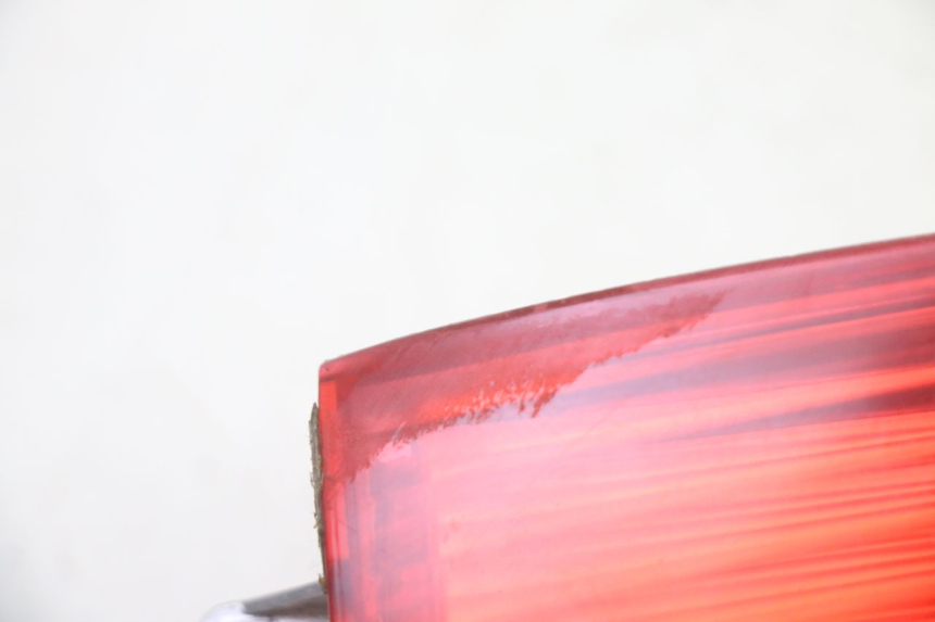 photo de INTERMITENTE TRASERO IZQUIERDO PIAGGIO X8 125 (2004 - 2007) - Primer plano técnico