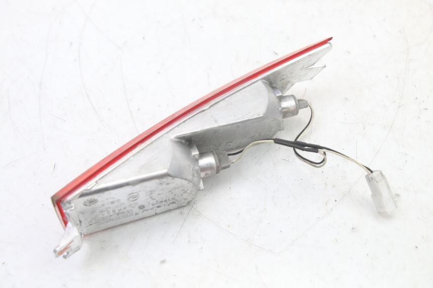 photo de INTERMITENTE TRASERO IZQUIERDO PIAGGIO XEVO - X EVO 125 (2007 - 2017) - Primer plano técnico