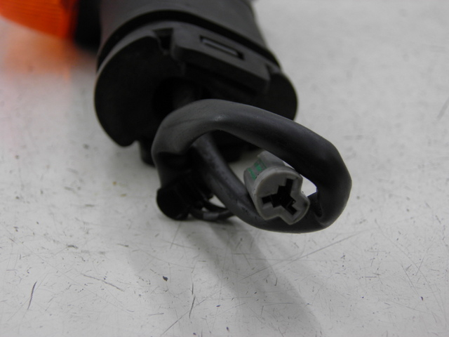 photo de TRASERO IZQUIERDO INTERMITENTE YAMAHA TDM 900 (2004 - 2006) - Otra perspectiva