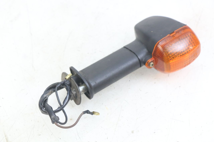 photo de INTERMITENTE TRASERO IZQUIERDO YAMAHA YZF R THUNDERCAT 600 (1996 - 2003) - Primer plano técnico