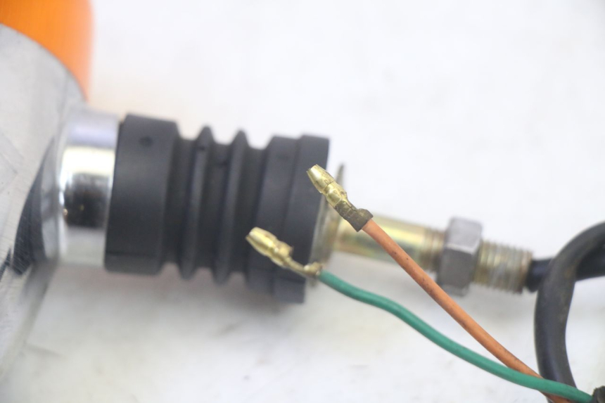 photo de TRASERO IZQUIERDO INTERMITENTE KYMCO ZING 125 (1997 - 2003) - Primer plano técnico