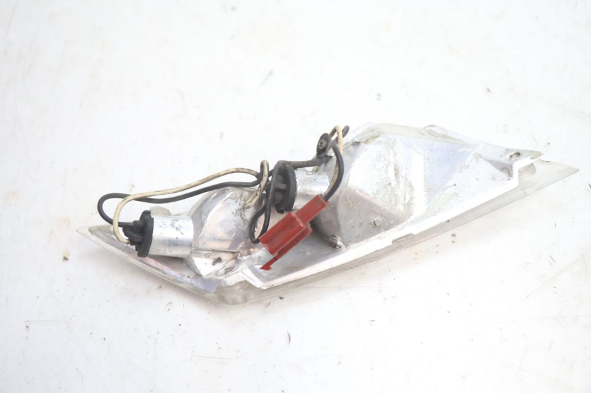 photo de INTERMITENTE TRASERO IZQUIERDO PIAGGIO ZIP 4T 50 (2018 - 2020) - Primer plano técnico