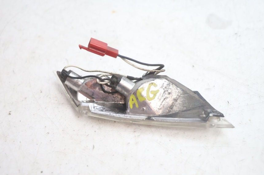 photo de TRASERO IZQUIERDO INTERMITENTE PIAGGIO ZIP IGET 4T 50 (2021 - 2023) - Primer plano técnico