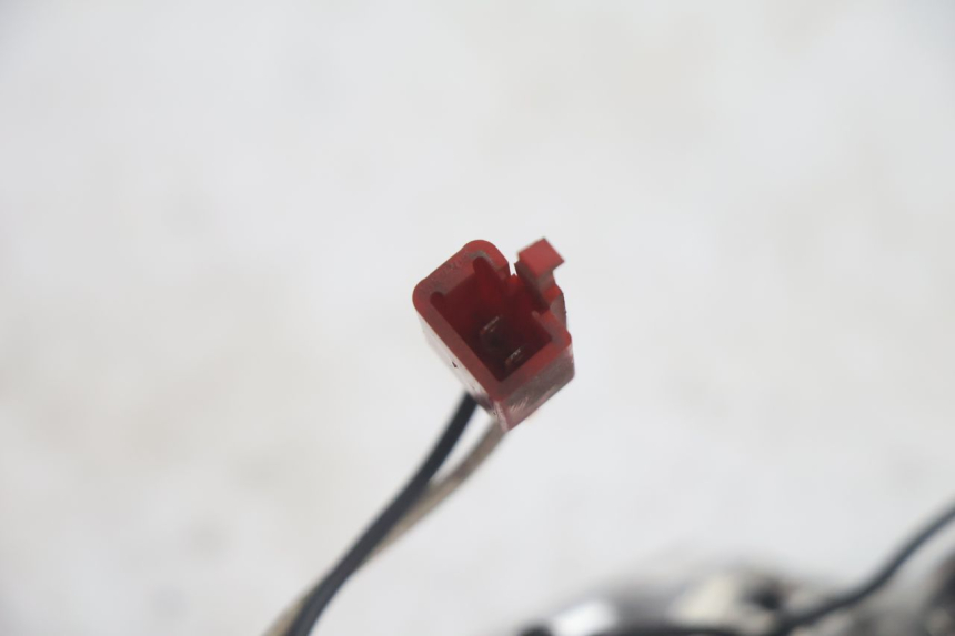 photo de TRASERO IZQUIERDO INTERMITENTE PIAGGIO ZIP IGET 4T 50 (2021 - 2023) - Detalles de los puntos de fijación