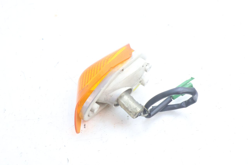 photo de TRASERO IZQUIERDO INTERMITENTE KAWASAKI ZZR 600 (1995 - 2004) - Primer plano técnico