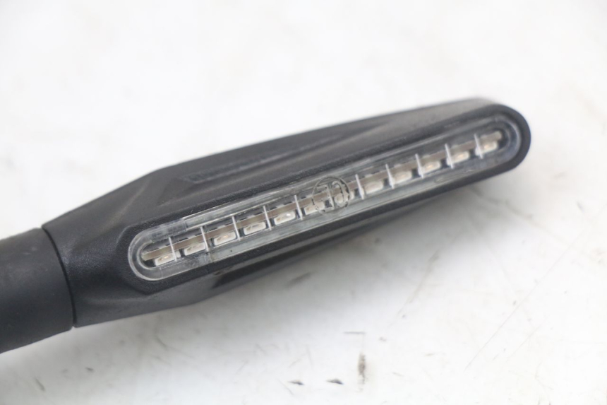photo de TRASERO INTERMITENTE SUZUKI GS F 500 (2004 - 2007) - Detalles de los puntos de fijación