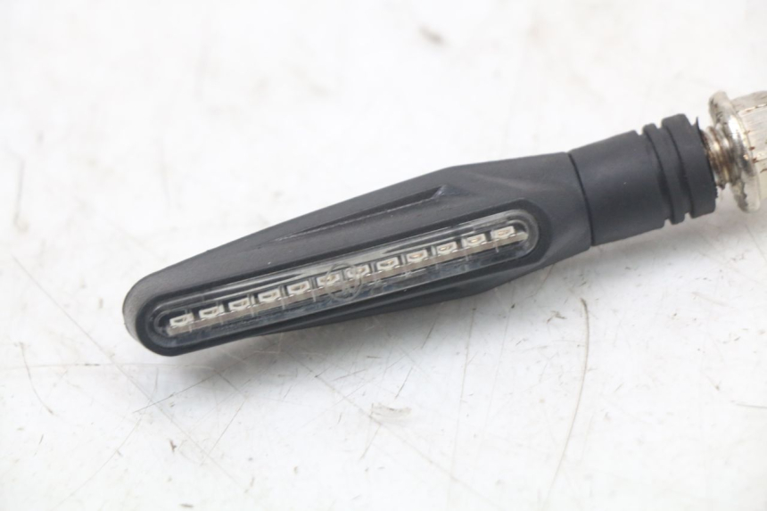 photo de TRASERO INTERMITENTE SUZUKI GS F 500 (2004 - 2007) - Marcados y referencias originales