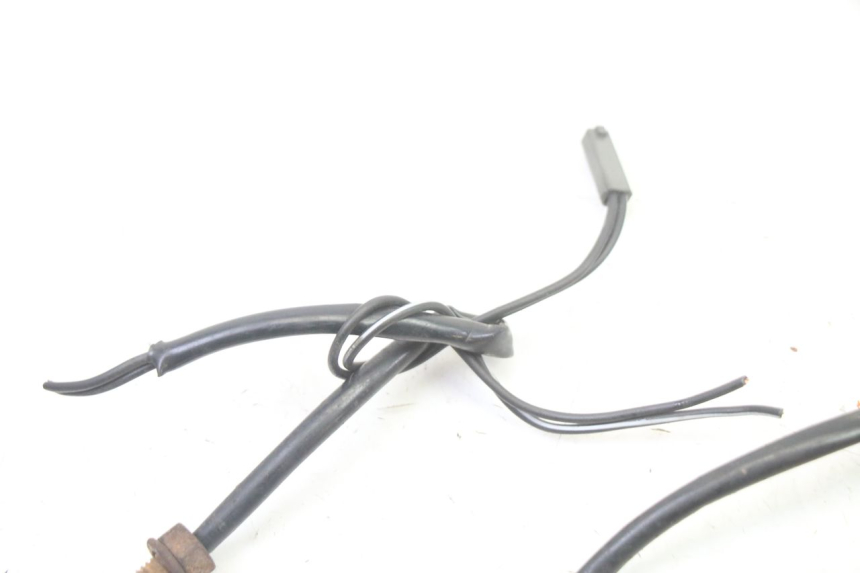 photo de TRASERO INTERMITENTE SUZUKI GSR 750 (2011 - 2017) - Detalles de los puntos de fijación