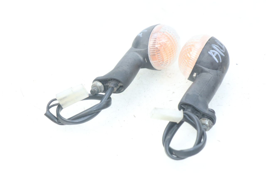 photo de INTERMITENTE TRASERO PEUGEOT LUDIX BLASTER 50 (2006 - 2014) - Zoom estado de uso