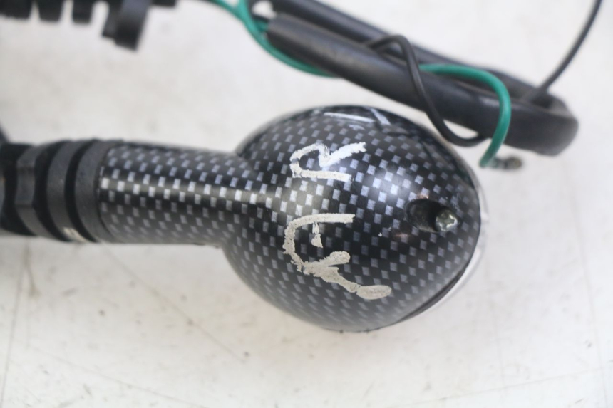 photo de INTERMITENTE TRASERO PEUGEOT LUDIX 50 (2008 - 2017) - Otra perspectiva