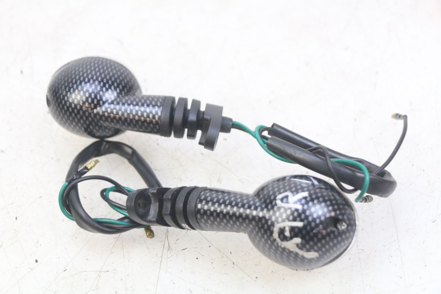 photo de INTERMITENTE TRASERO PEUGEOT LUDIX 50 (2008 - 2017) - Primer plano técnico