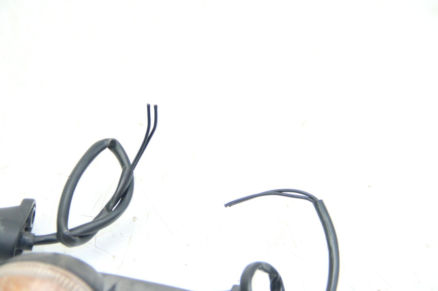 photo de INTERMITENTE TRASERO PEUGEOT LUDIX 50 (2008 - 2017) - Primer plano técnico