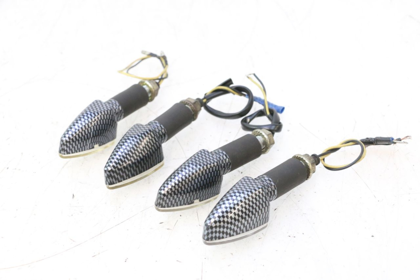 photo de INTERMITENTE TRASERO PEUGEOT LUDIX SNAKE 2T 50 (2004 - 2014) - Otra perspectiva