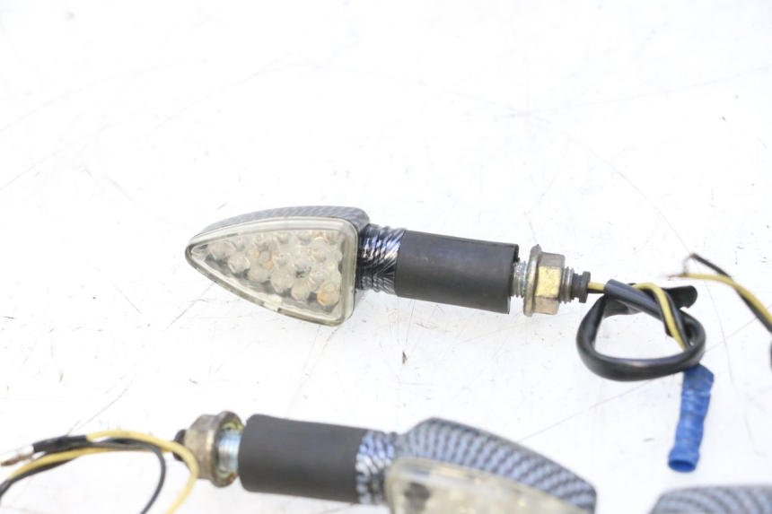 photo de INTERMITENTE TRASERO PEUGEOT LUDIX SNAKE 2T 50 (2004 - 2014) - Primer plano técnico