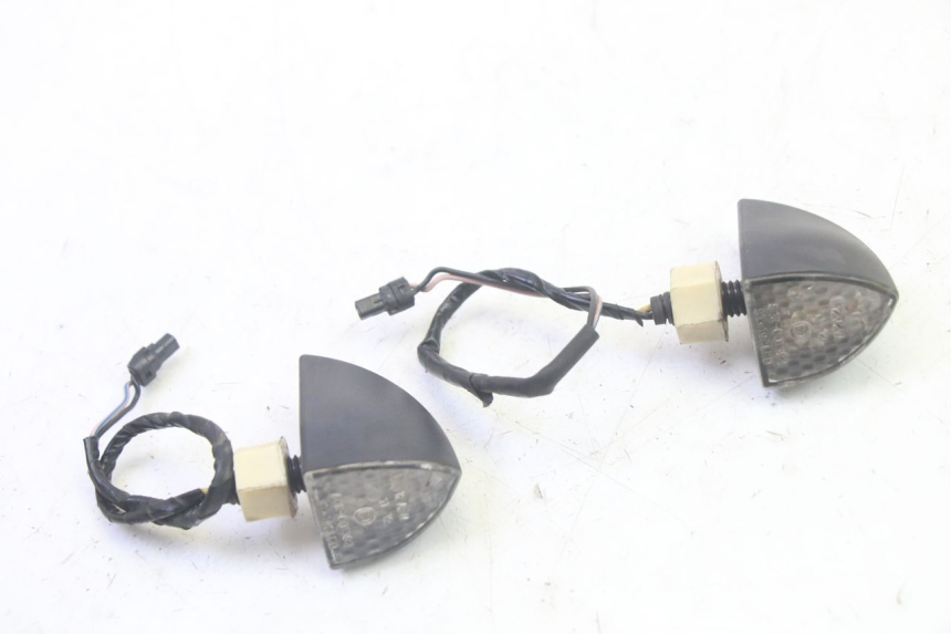 photo de TRASERO INTERMITENTE PIAGGIO MP3 RL 250 (2006 - 2010) - Otra perspectiva